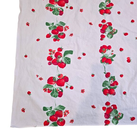 Vintage Tablecloth Strawberry 49x53 Kitchen Garden Strawberries Fruit Farmhouse - Picture 4 of 16